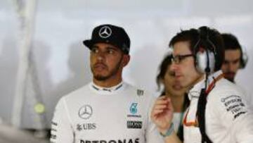 Hamilton, ¨²ltimo: "Intentar¨¦ la remontada, es lo que me gusta"