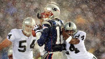 Durante los playoffs de 2001, el juego entre Patriots y Raiders se decidió por un fumble de Tom Brady posteriormente revertido por los árbitros.