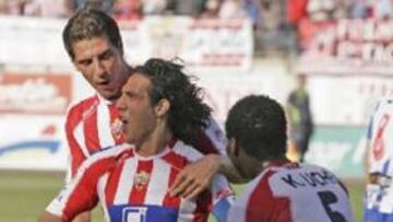 <b>SE DESATÓ LA EUFORIA.</b> El estadio del Mediterráneo ha vivido una de sus tardes más felices con el ascenso del Almería.