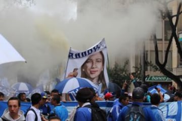 Las calles de Bogotá se pintan de azul y blanco