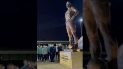 La imponente estatua de Maradona que se presentó en la previa del Argentina-Chile