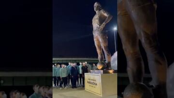 La imponente estatua de Maradona que se presentó en la previa del Argentina-Chile