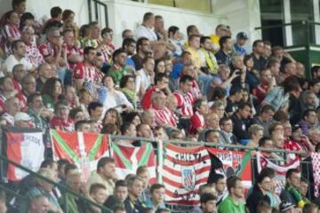 Seguidores del Athletic de Bilbao en el Stadión MSK Zilina.