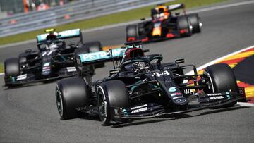 Lewis Hamilton (Mercedes W11), Valtteri Bottas (Mercedes W11) y Max Verstappen (Red Bull RB16). Spa-Francorchamps, B&eacute;lgica. F1 2020.