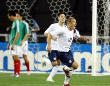 En su paso por la selección de ‘Las Barras y las Estrellas’, le anotó a México en el amistoso de 2007, partido en el que debutó Hugo Sánchez como entrenador.