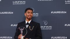 Carlos Alcaraz presented the Laureus trophy to Jude Bellingham for Sports Breakthrough of the Year, but forgot one little important detail of the exchange.