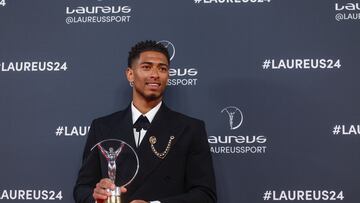 Carlos Alcaraz presented the Laureus trophy to Jude Bellingham for Sports Breakthrough of the Year, but forgot one little important detail of the exchange.