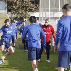Valencia: Murillo, Paulista, Guedes y Gameiro, bajas en Eibar