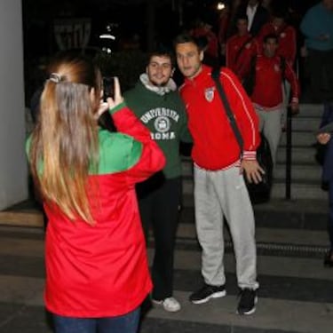 Diego Costa, con su tribu