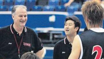 <b>CON SUS CHICOS. </b>Pavlicevic es consciente de las limitaciones de su equipo pero está ilusionado.