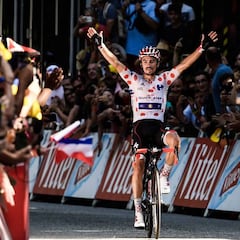 Una caída de Yates dejó la etapa en suerte a Alaphilippe