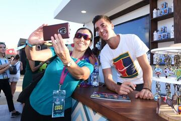 Thanasi Kokkinakis convivió con los aficionados en Los Cabos.