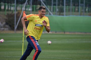 La Selección Colombia entrenó con todos los convocados pero perdió a Santiago Arias por lesión.