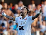 Santos' forward #10 Neymar celebrates at the end of the Brasileirao Serie A football match between Santos and Cruzeiro at the Urbano Caldeira Stadium in Santos, Sao Paulo state, Brazil on December 7, 2025. (Photo by Miguel Schincariol / AFP)