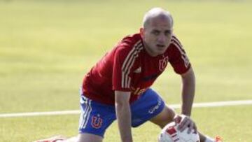 Gustavo Lorenzetti durante el entrenamiento de Universidad de Chile este martes en el Complejo Deportivo Azul.