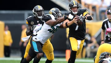 Oct 8, 2017; Pittsburgh, PA, USA; Jacksonville Jaguars defensive end Dante Fowler (56) sacks Pittsburgh Steelers quarterback Ben Roethlisberger (7) during the third quarter at Heinz Field. Jacksonville won 30-9. Mandatory Credit: Charles LeClaire-USA TODAY Sports