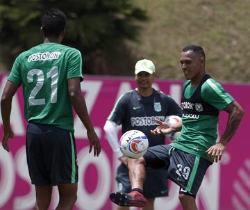 El equipo completa 10 días de trabajo con el técnico español Lillo.