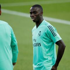 Mendy se lesiona y será baja para el derbi ante el Atlético