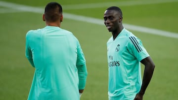 Mendy se lesiona y será baja para el derbi ante el Atlético