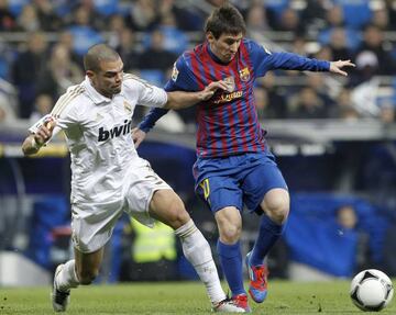 Pepe fue la pieza elegida por Mourinho para intentar neutralizar a Messi.