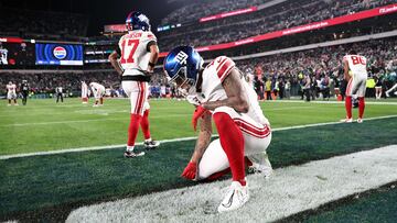 PHILADELPHIA, PENNSYLVANIA - DECEMBER 25: Darren Waller #12 and Wan'Dale Robinson #17 of the New York Giants react after the 33-25 loss against the Philadelphia Eagles at Lincoln Financial Field on December 25, 2023 in Philadelphia, Pennsylvania. Dustin Satloff/Getty Images/AFP (Photo by Dustin Satloff / GETTY IMAGES NORTH AMERICA / Getty Images via AFP)