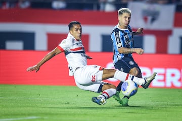 Gremio cayó este miércoles con Sao Paulo. Fue 1-0 en Morumbi. El equipo tricolor sigue en zona de descenso y Alexander Aravena debería llegar a competir un puesto con Yeferson Soteldo en la izquierda del ataque.