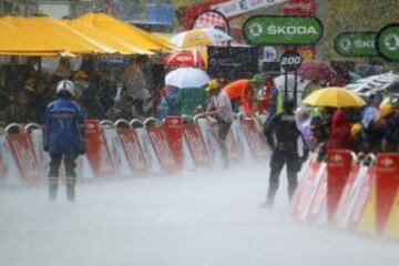 En la meta de Andorra Arcalís cayó una fuerte lluvia y granizo.