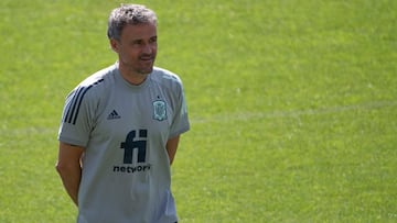 Spain's coach Luis Enrique heads a training session at La Rosaleda stadium in Malaga, on June 11, 2022, on the eve of the UEFA Nations League match Spain v Czech Republic. (Photo by JORGE GUERRERO / AFP)