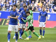 Ortiz, ante varios oponentes.