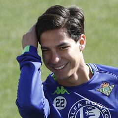 La reválida de Lainez, que no pretende marcharse del Betis