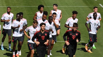 El delantero polaco del Bayern de Múnich, Robert Lewandowski, se ha entrenado esta misma mañana con el equipo bávaro en plenos rumores de su fichaje por el Barcelona.