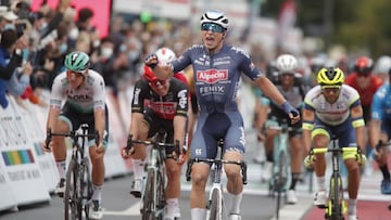 Jasper Philipsen en línea de meta de la 58ª Eschborn-Fráncfort.