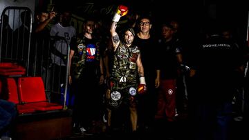 Kiko Martínez saliendo al ring.