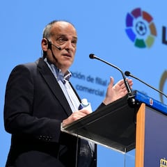 Pretenden declarar a Tebas persona non grata en el fútbol cántabro