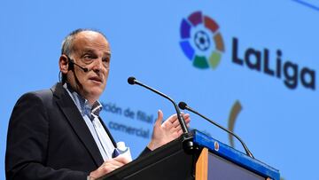 Javier Tebas durante  la XVIII edición del Congreso Nacional de Peñas del fútbol celebrada en Almería.