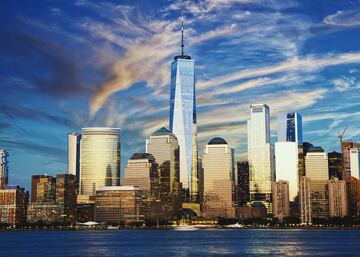 Este rascacielos es también denominado como 1 World Trade Center, One WTC o 1 WTC. Es el edificio principal del actual complejo World Trade Center, en Lower Manhattan. El rascacielos tiene la misma denominación que  la Torre Norte del World Trade Center original, destruida en los atentados del 11-S. Tiene una altura de 541 metros con 94 plantas.