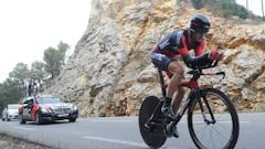 El inglés Steve Cummings gana la crono y se coloca de líder