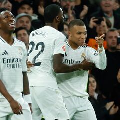 Mbappé salva un mal día