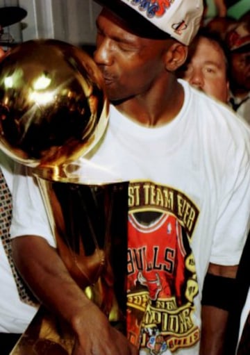 En 1991 gan¨® el primero de sus 6 anillos de campe¨®n de la NBA. Los otros fueron en 1992, 1993, 1996, 1997 y 1998, todos con Chicago Bulls.