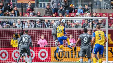 La defensa de los Loons se revolvió por toda la línea final para evitar que Colorado Rapids logrará abrir el marcador a los siete minutos del encuentro.