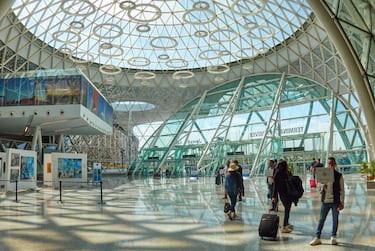 Fue reformado en 2008. Tras esta modernización, ofrece  al turista una decoración estupenda, repleta de guiños a la cultura islámica y ornamentos típicos de esta. Además, es uno de los más sostenibles del mundo gracias a sus abundantes paneles solares que aprovechan los intensos días de sol en esta parte de África.