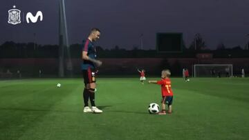 Las tiernas imágenes de Iago Aspas jugando con su hijo