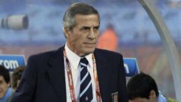 La continuidad de Tabárez se complica por diferencias económicas