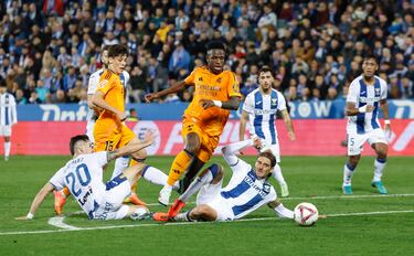 0-1. Error de Adriá Altimira, en la salida del balón en su propia área, ante la presión de Jude Bellingham. El cuero le llega a Vinicius, asiste a Kylian Mbappé, que libre de marca en el segundo palo, anota a placer en el minuto 42 de partido.