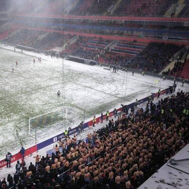 Los ultras del CSKA, sin camiseta en plena nevada