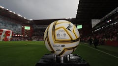 MEX8210. TOLUCA (MÉXICO), 27/10/2022.- Fotografía hoy de un balón Voit previo a la ida de la final del Torneo Apertura 2022 de la Liga MX entre Toluca y Pachuca, en el estadio Nemesio Diez de Toluca, Estado de México (México). EFE/Alex Cruz
