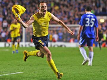 Una colisión de filosofías ocurrió en las Semifinales de la temporada 2008-2009: el fútbol total del Barcelona de Guardiola y el orden de Guus Hiddink en el Chelsea. El partido de ida, disputado en el Camp Nou, finalizó 0-0. En Londres, Essien abrió el marcador con un golazo de volea y, después, los ‘Blues’ dispusieron de al menos cinco ocasiones más para estirar la ventaja a pesar de tener la pelota el 20% del tiempo. En el último suspiro, un brutal tiro de Andrés Iniesta envió a los blaugranas, gracias a la regla del gol de visita, a la final que ganarían en Roma ante el Manchester United.