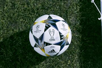 Ya conocemos el diseño del balón de la Champions, que cuenta con un gráfico en color amarillo y azul que hace referencia al estadio de Kiev donde se disputará la final y mantiene el diseño de estrellas inspirado en el logo de la UCL.