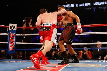 Las fotos más espectaculares del brutal KO de Canelo a Amir Khan