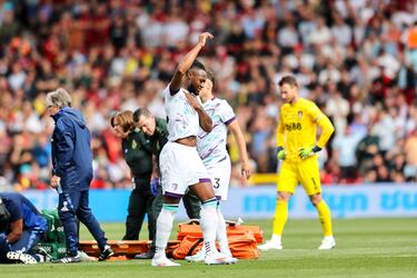 Al inicio del encuentro entre el Nottingham Forest y el Bournemouth Danilo, jugador brasileño del conjunto de la ciudad de Nottingham, cayó al suelo tras disputar un duelo aéreo en mitad del campo con Semenyo sufriendo una escalofriante lesión. Al caer su tobillo izquierdo cedió de una manera impactante. La lesión fue tan escalofriante que el cuerpo médico de los 'tricky trees' tuvo que desplegar una lona con el logo del equipo para cubrir al brasileño. Finalmente, abandonó el campo en camilla.